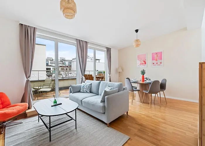 Modern Apartment Near City Center - Rooftop Terrace