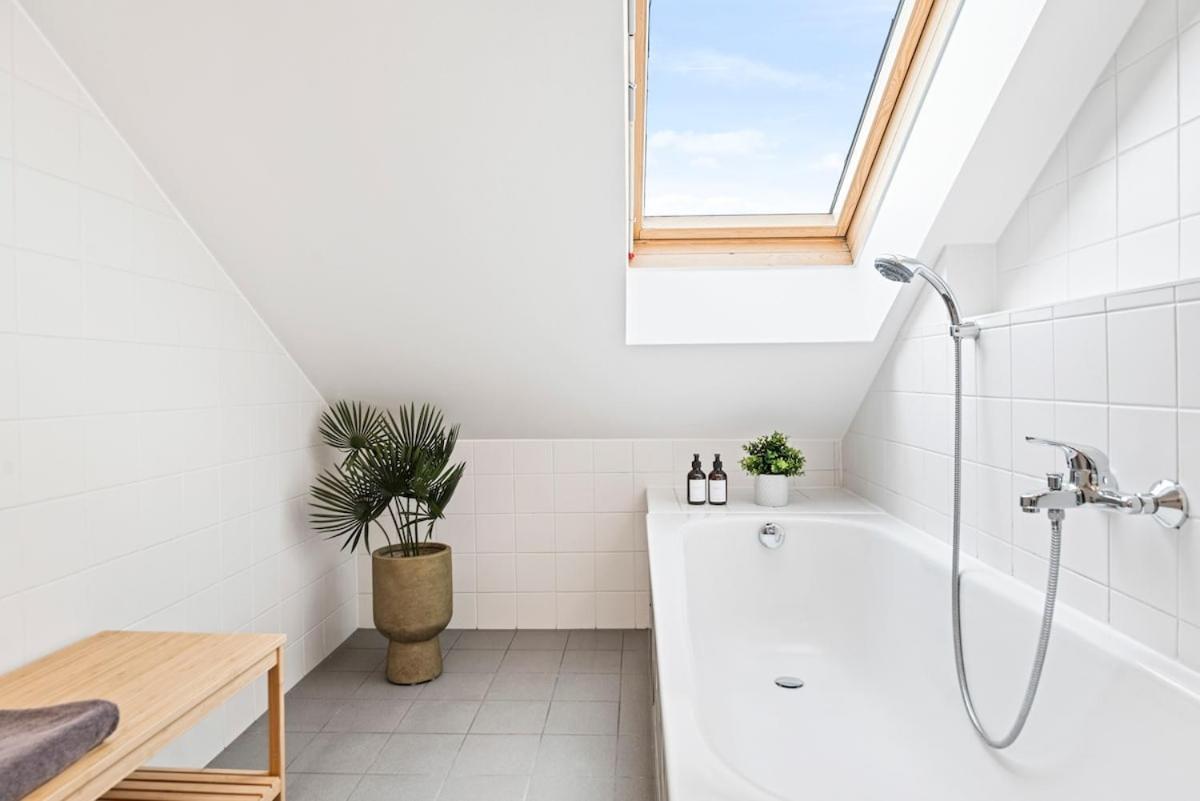 Modern Near Center - Rooftop Terrace Vienna